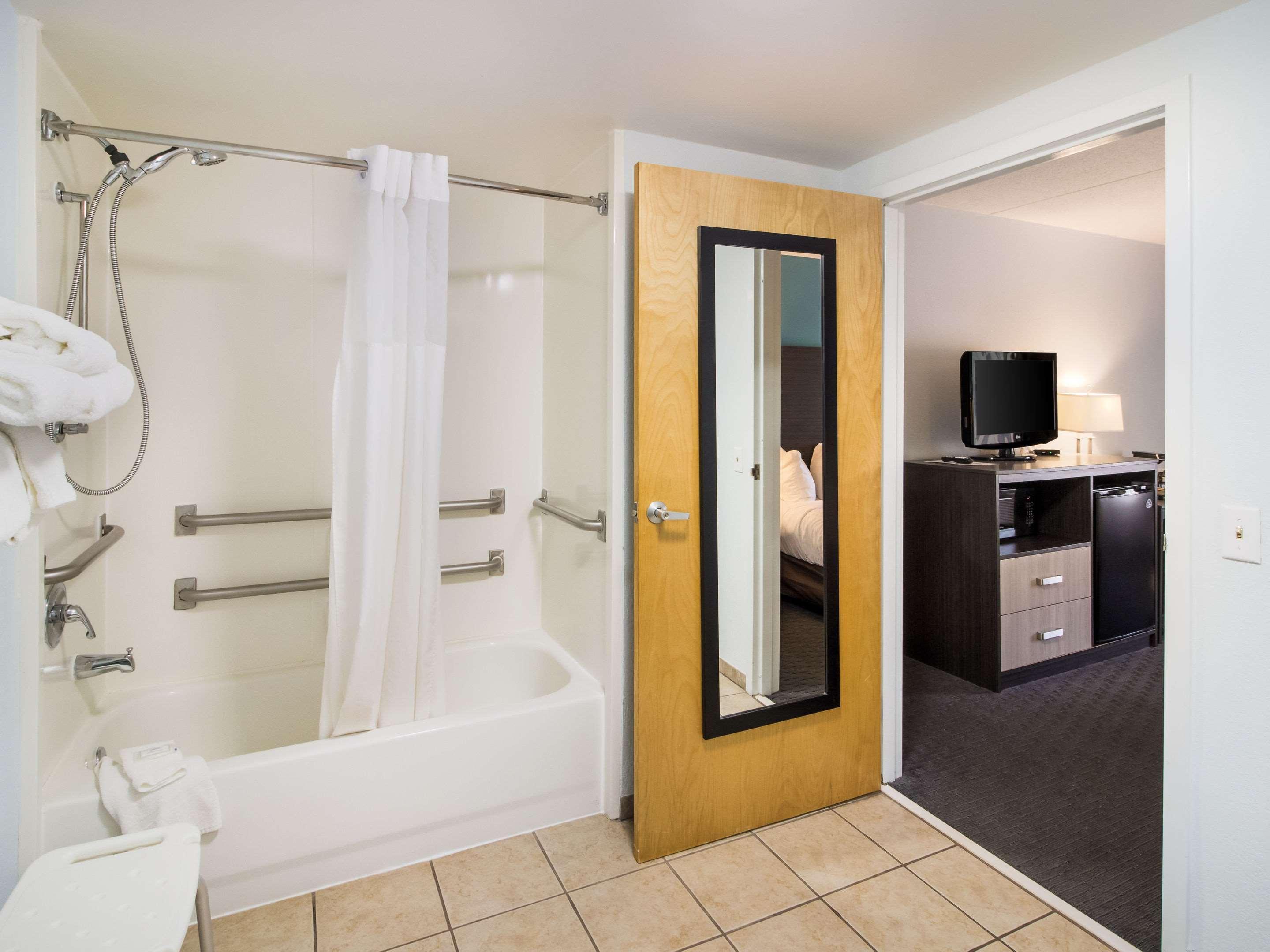 Clarion Inn Cleveland Near University Exteriör bild